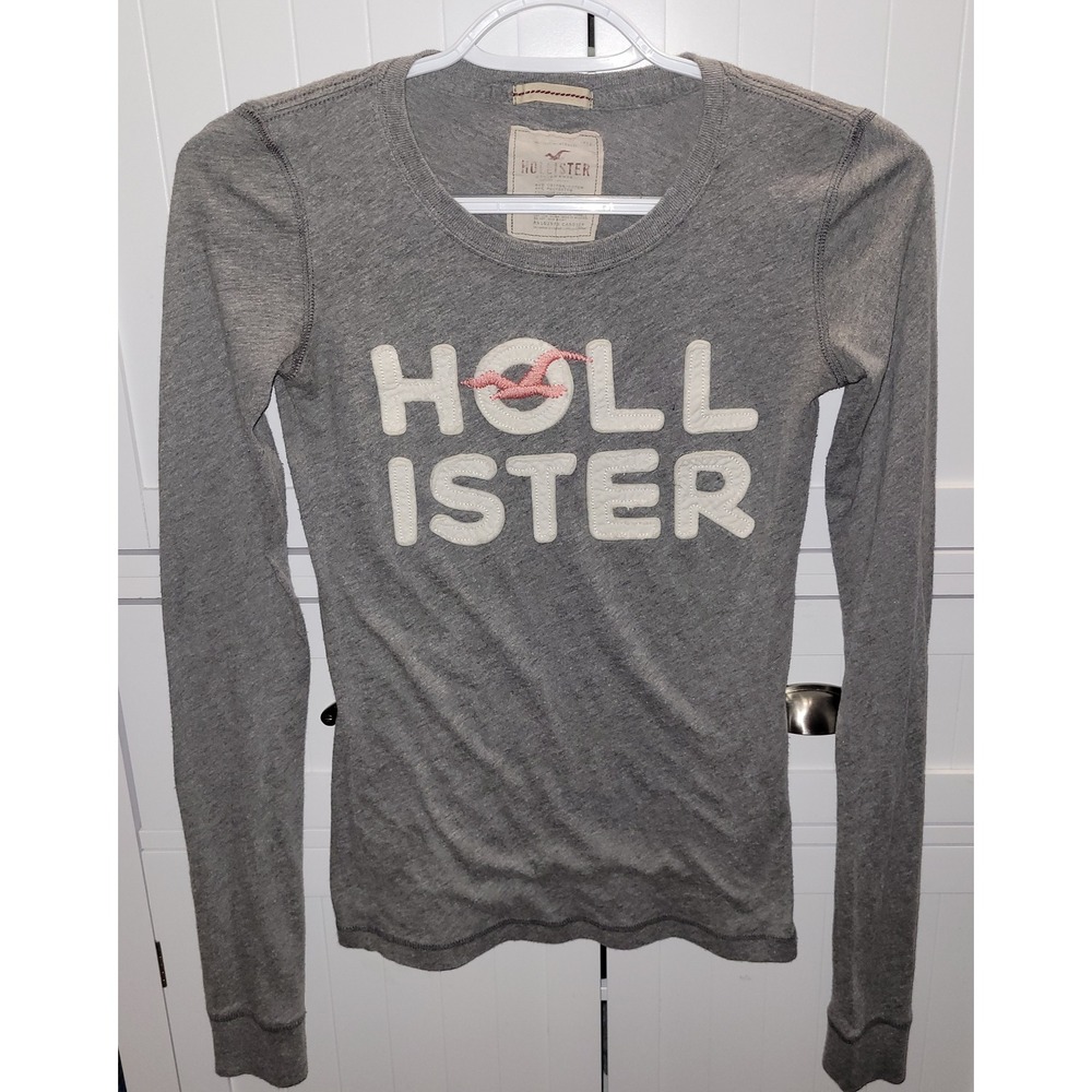 Hollister Womens XS Gray Long Sleeve Graphic T-Shirt Applique Logo Slim Fit y2k